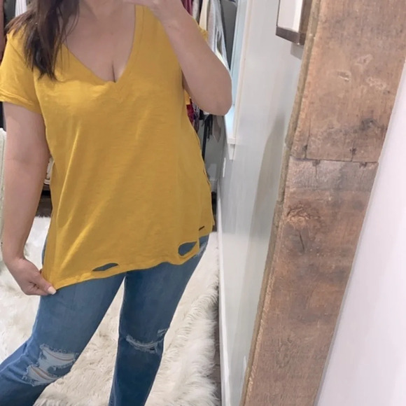 Umgee mustard color distressed top size large - Picture 3 of 8